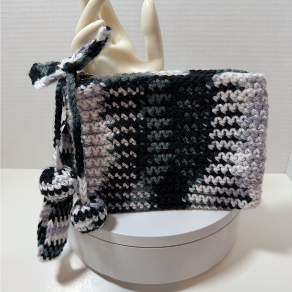 Crochet Black and White Crochet Wristlet - Picture 4 of 6